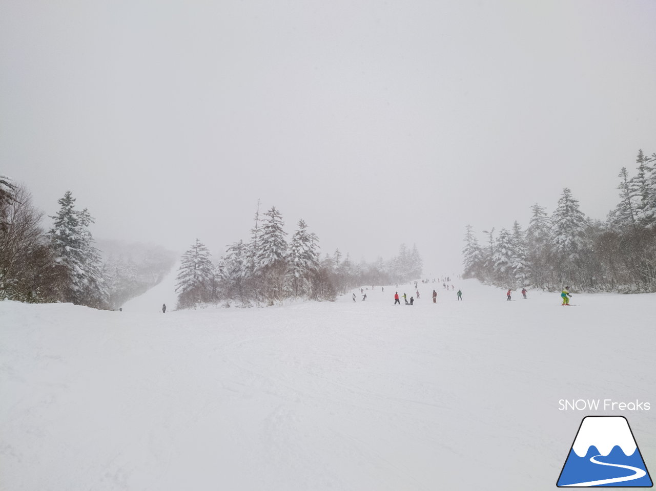 札幌国際スキー場｜待ちに待った天然雪がたっぷり！ふかふかの粉雪と戯れる、贅沢な2021-2022ウィンターシーズン『初滑り』☆